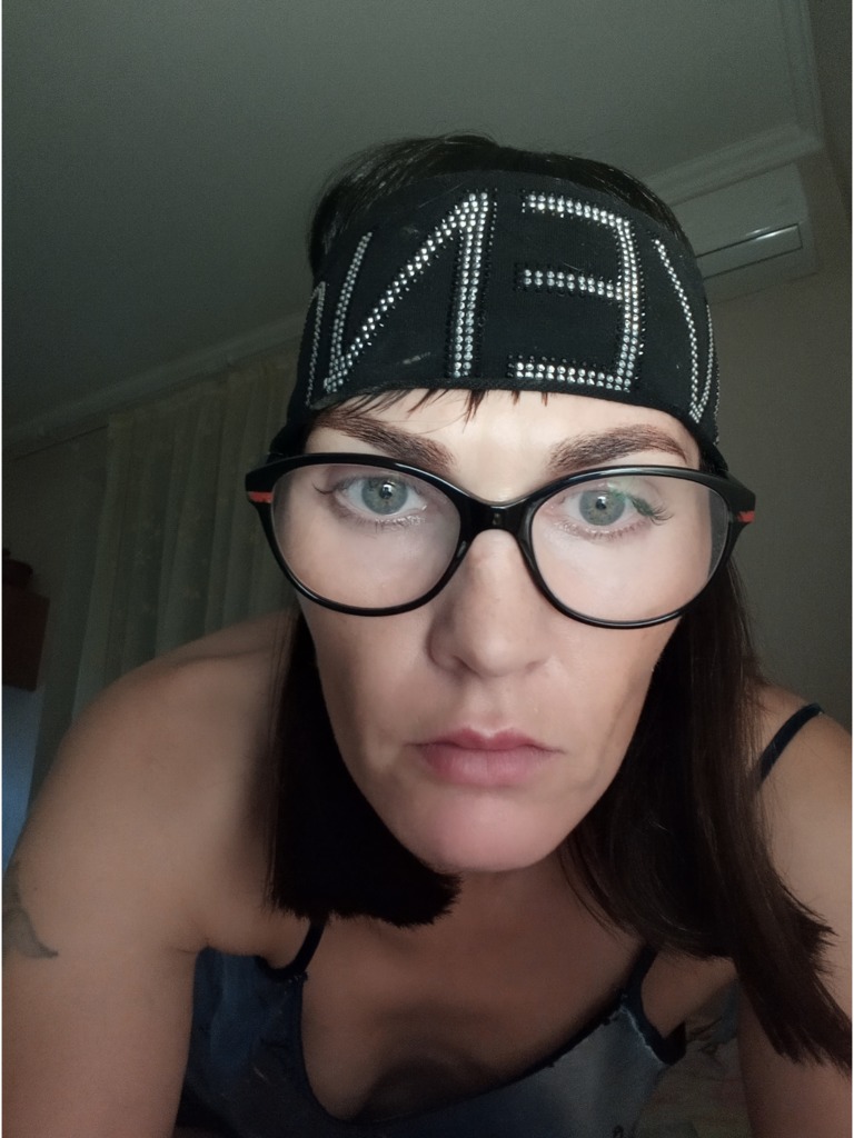 Фото 1. Что можно сделать с шариками в губах и валиками на щеках?