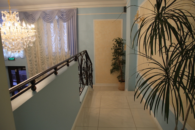 Уютная обстановка в клинике пластической хирургии и косметологии Medlounge